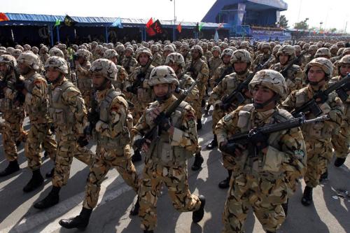 突发!美航母逼近,特战队上岸,伊朗发布全国战争动员令!