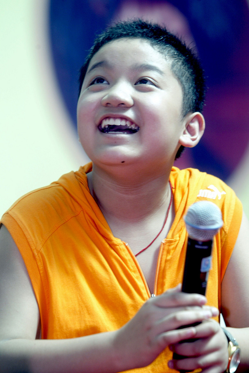 盘点五位越长越丑的童星,头秃沦为路人,丑态各异.