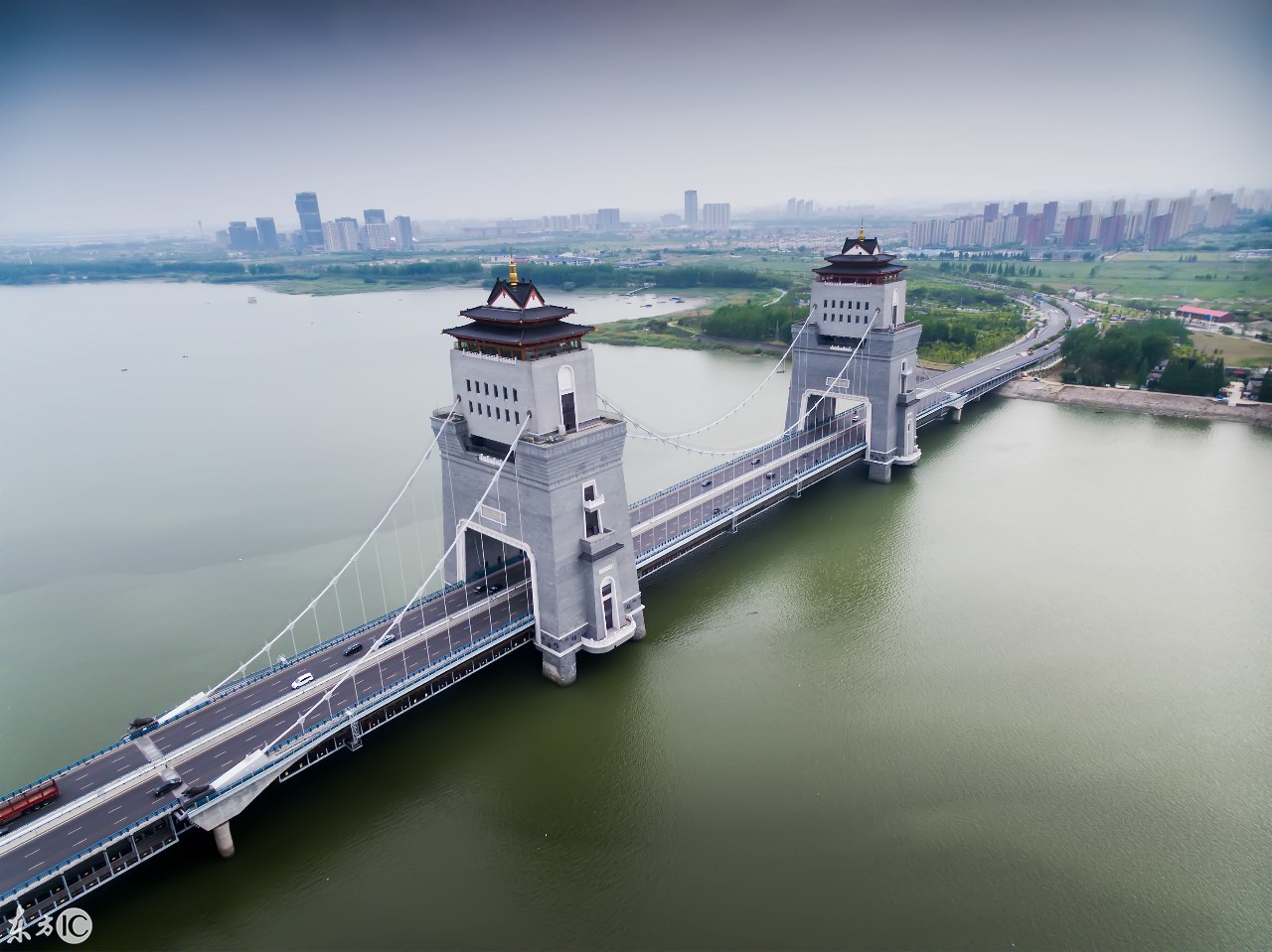 实拍世界首座悬索 塔楼景观桥——扬州万福大桥,壮观无比!