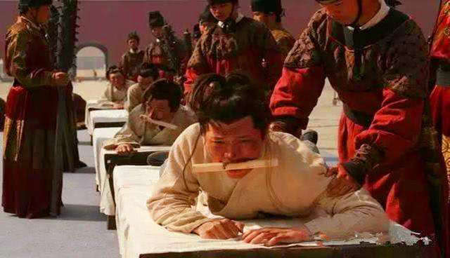 官员没钱回家,卖4岁女儿换路费,朱元璋下令:阉了他!