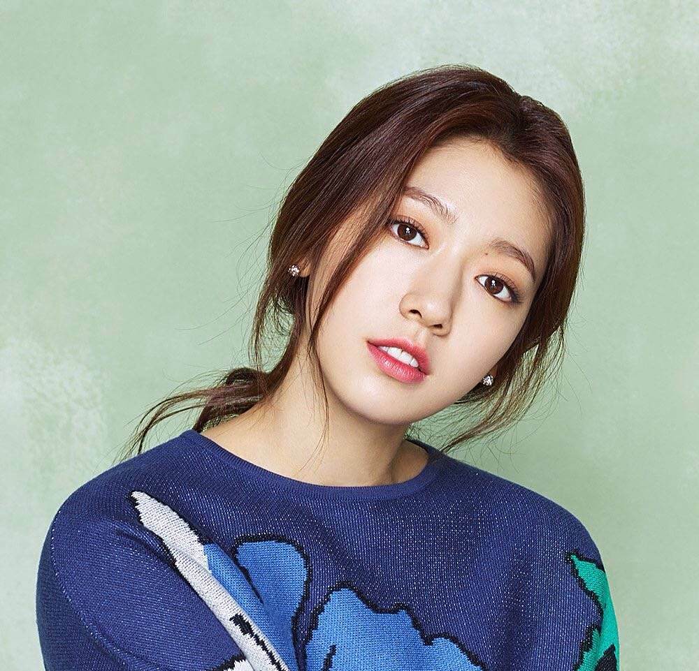 朴信惠各式美颜照来袭,这组照片多少人拿来做头像?