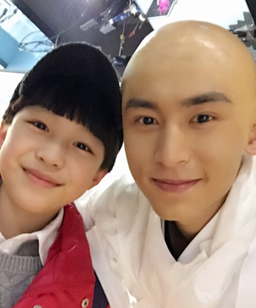 换了发型的张哲瀚终于走上了颜值巅峰!网友:剃成光头也很帅!