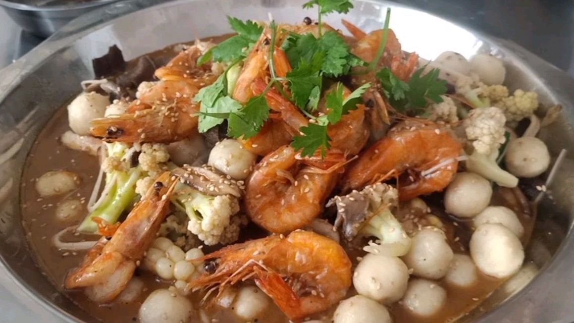 秘制王婆大虾,满满一大盆110元,值不值?吉祥摄影之美食