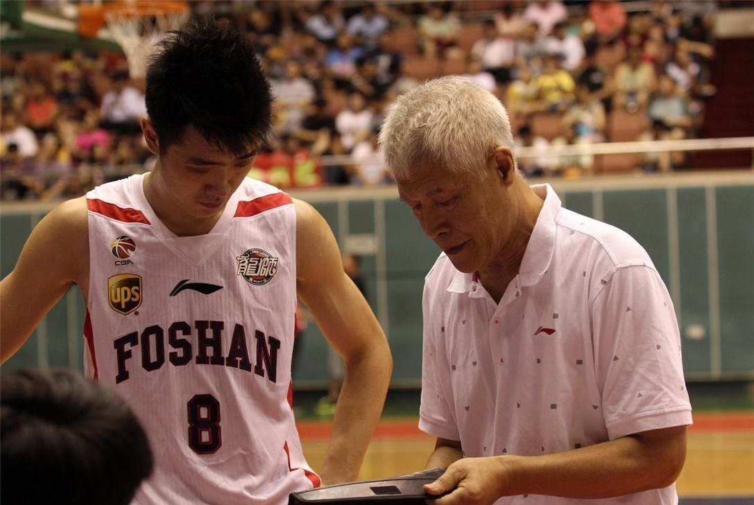 男篮教父蒋兴权:培养郭士强成主帅,80岁高龄还独自拎包坐地铁