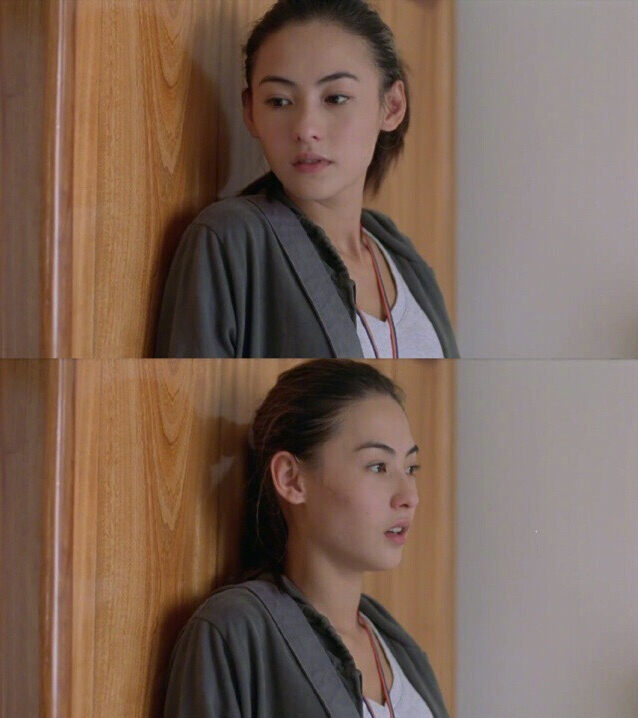 张柏芝晒与《忘不了》海报合影 当年美颜引网友怀旧