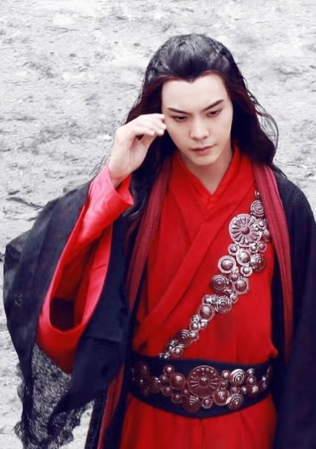 古装黑化后的陈伟霆也太好看了吧,一袭红衣真的太撩了!