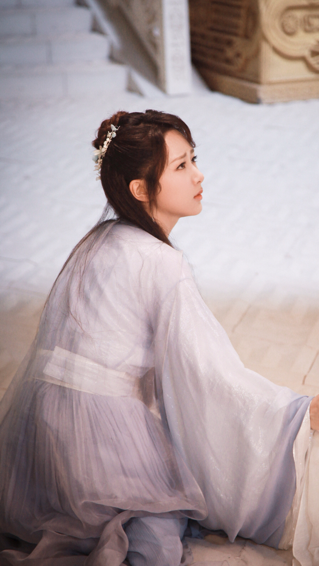 杨紫锦觅蓝色纱衣造型,堂堂花神,眼中世间万物,再无颜色!