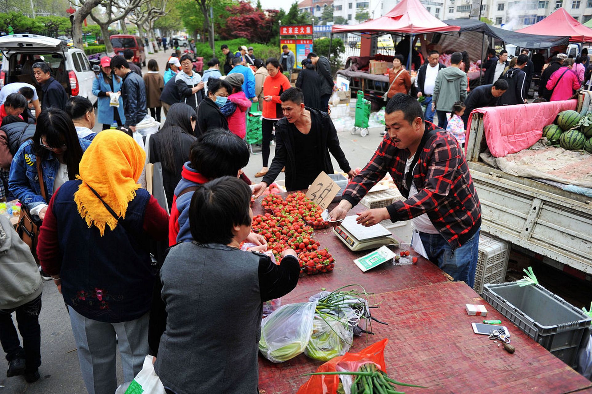 你是否体验过在东北农村赶集的乐趣?
