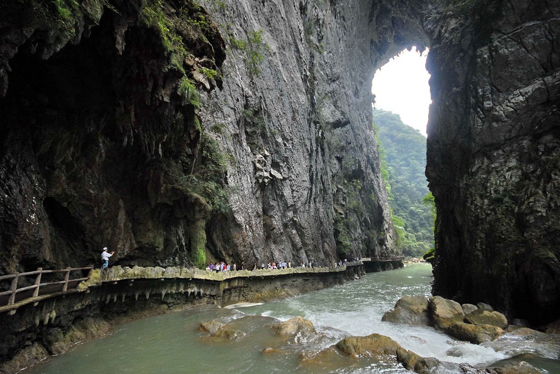 #金秋图文动态创作节# 深秋到重庆旅游最适合的景点包括武隆天生三桥,