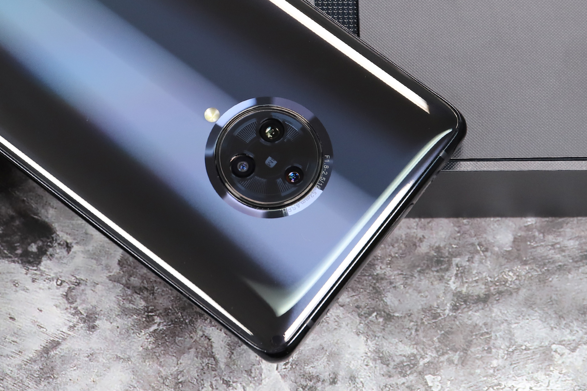 无界瀑布屏 圆环式后置三摄vivo nex 3图赏