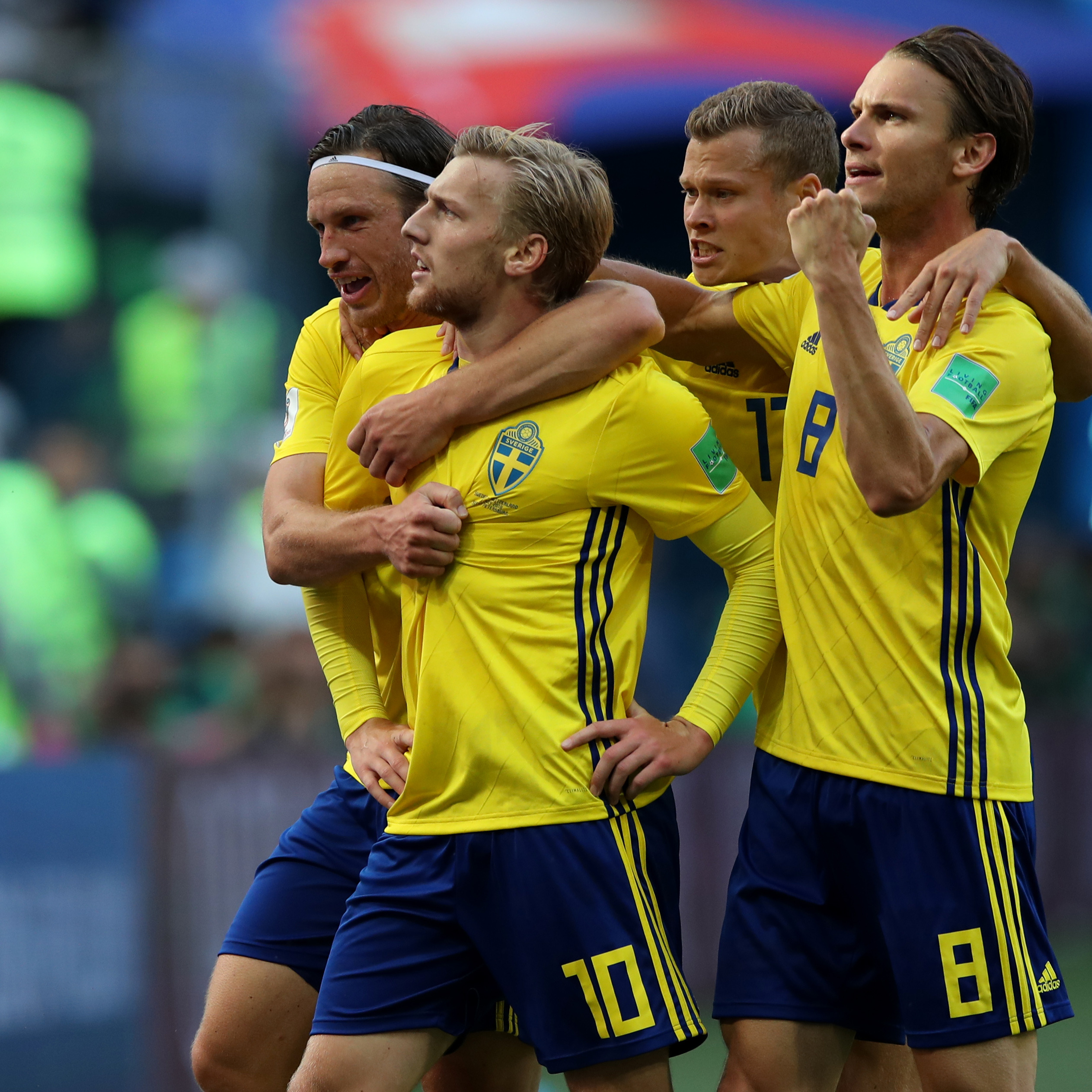 足球——八分之一决赛:瑞典队福斯贝里进球(8)