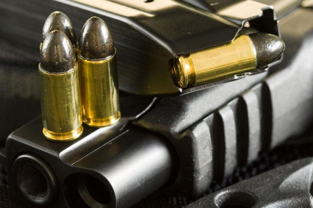 第二名是一种叫做白磷弹的东西,它不是一个普通的炸弹,它用燃点极低的