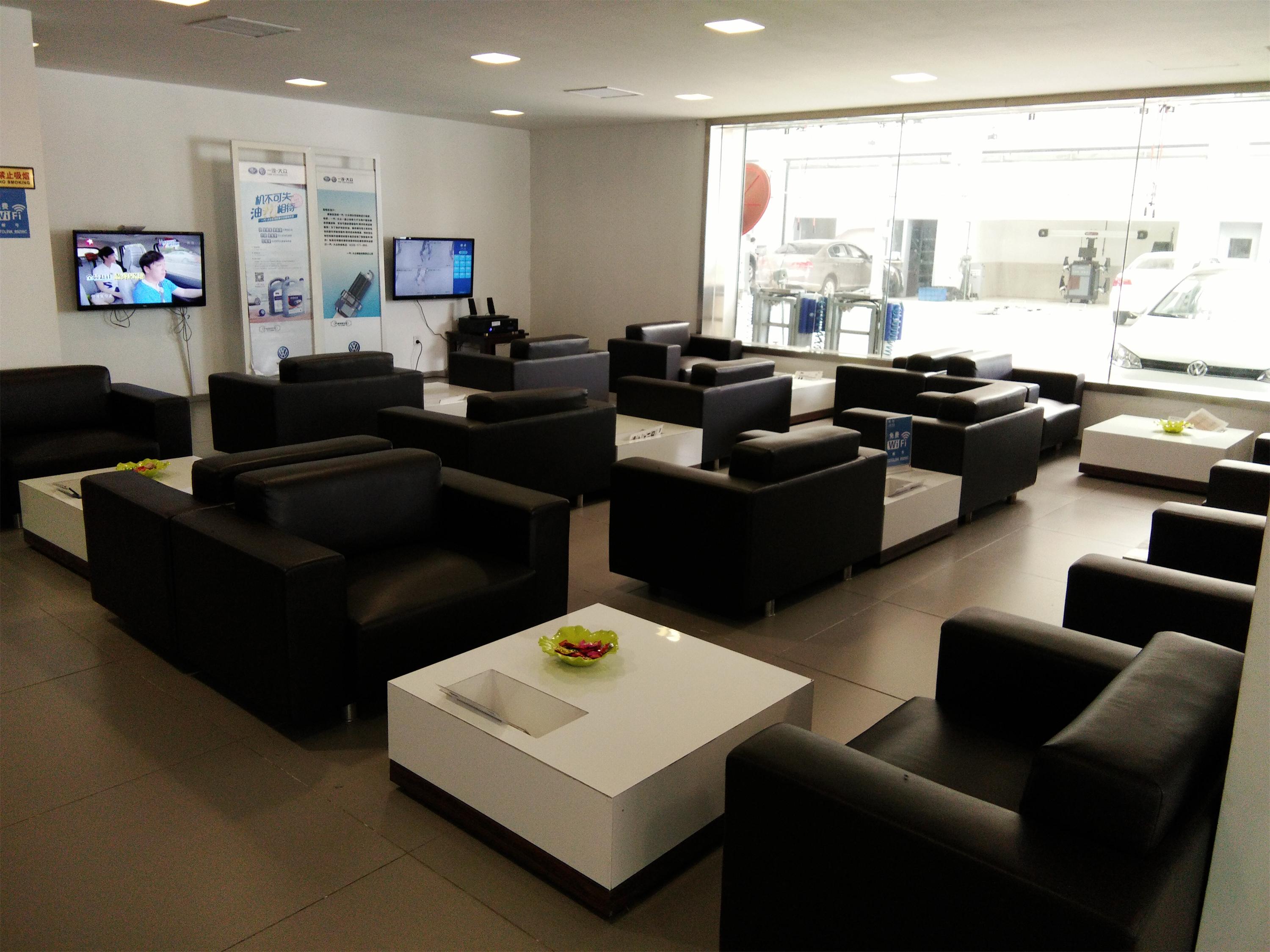 爱车在保养的时候,你是留在休息区开始跟去车间?看完就知道了!