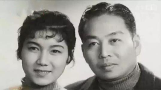赵丽蓉与新凤霞,感动千万人的姐妹情谊,一辈子都在扮演她的妈