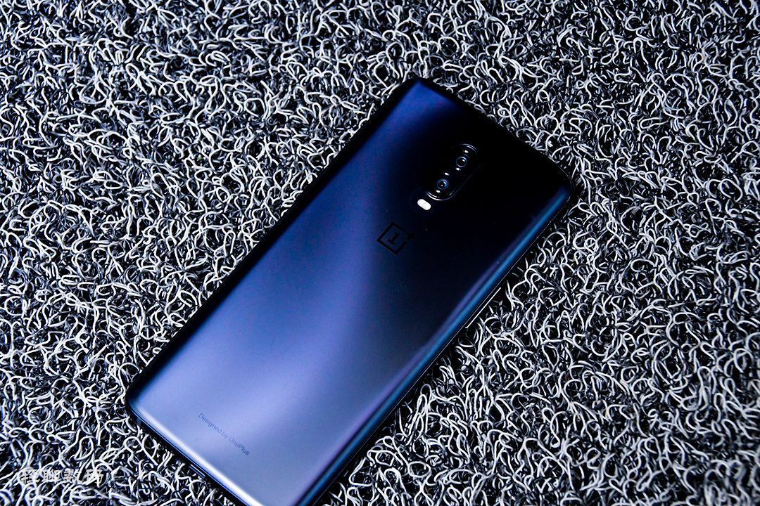 一加6t开箱简评:网友说只换屏幕和屏幕指纹,真的如此吗?