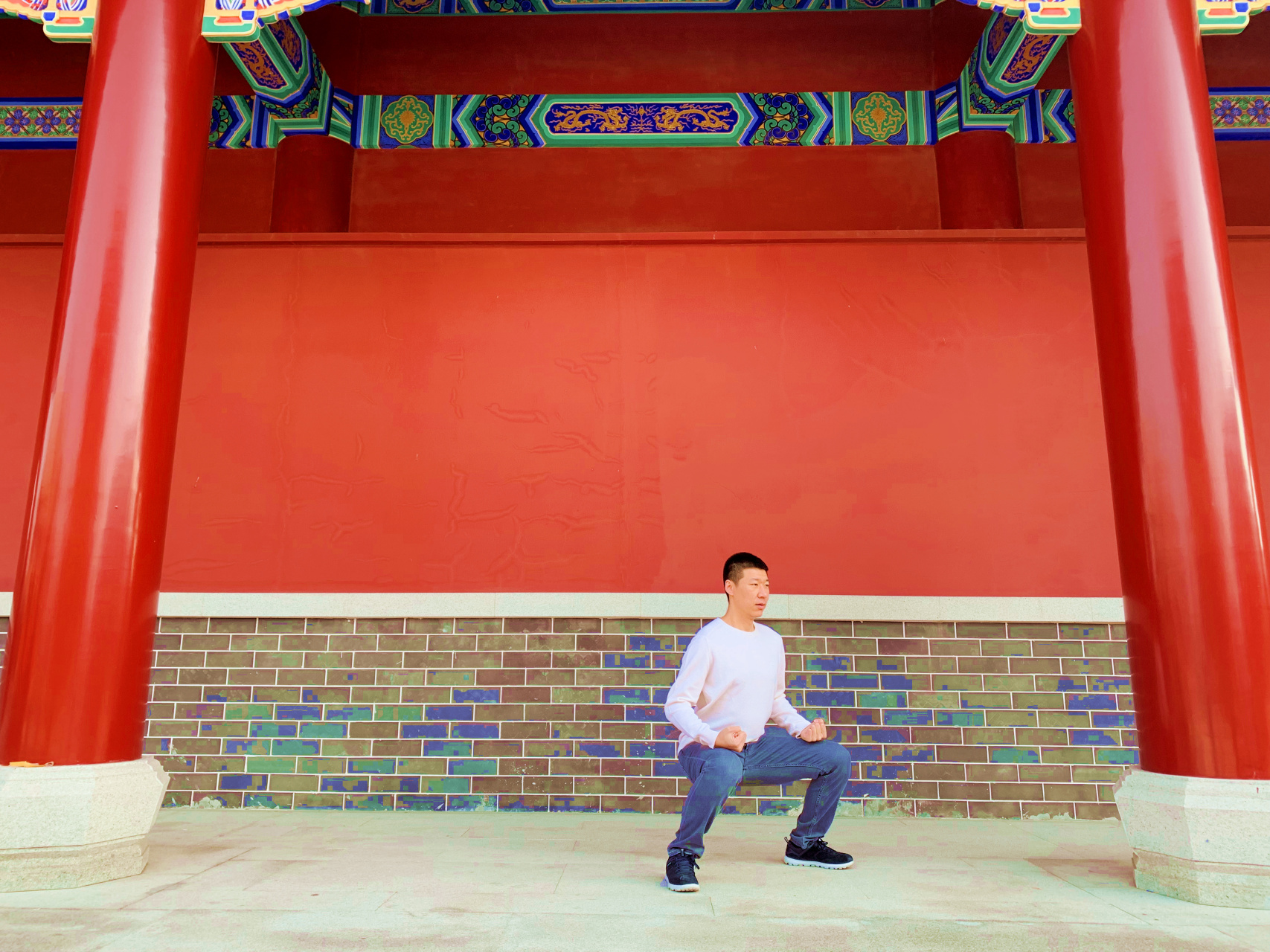 【四平大马 今天给大家介绍的是:四平大马,是一个练腿力,练内力的