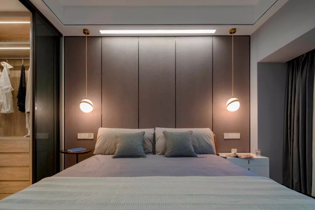四,带图案的硬包床头墙//常规纯色的床头墙硬包板虽然质感温馨,但视觉