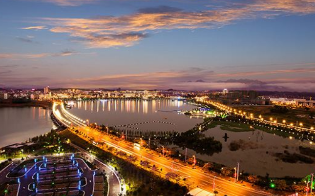 西海湾景区位于巴楚县城东南,距县城20余公里,是全国最大的一座平原