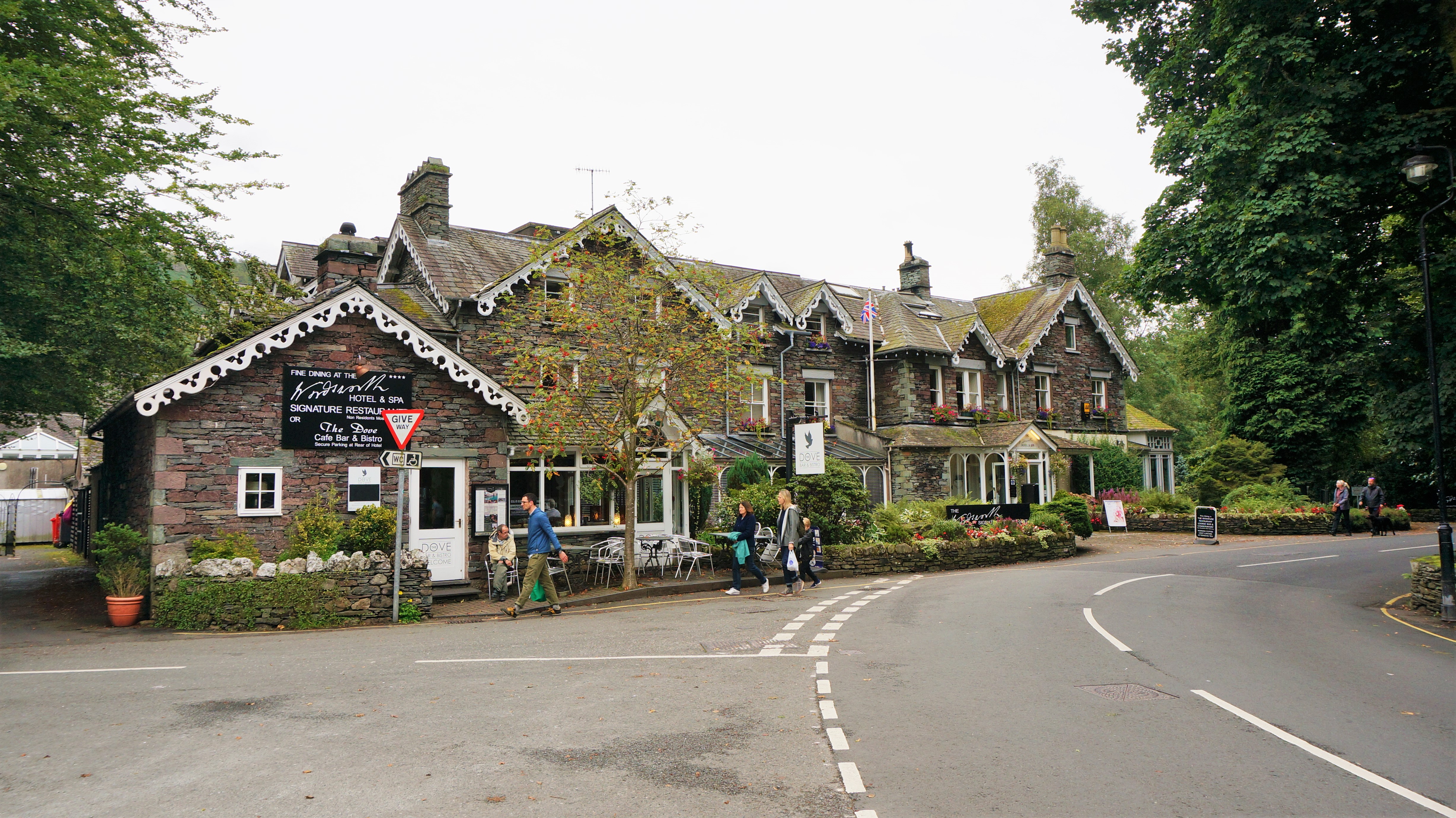 湖区的浪漫小镇:华兹华斯水仙花园和格拉斯米尔姜饼老店