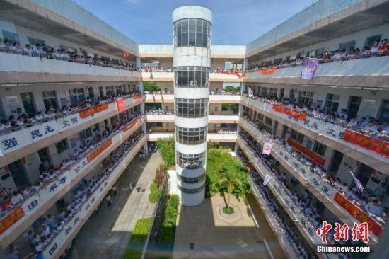 海南华侨中学迎建校80周年 甘当海内外民间交流使者
