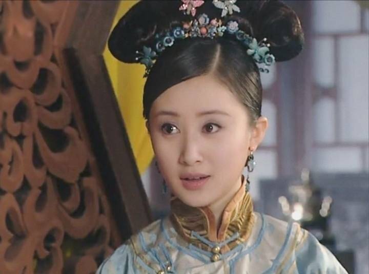 《美人无泪》中张雪迎版的董鄂妃被称为心机比较深的一个版本,不过说