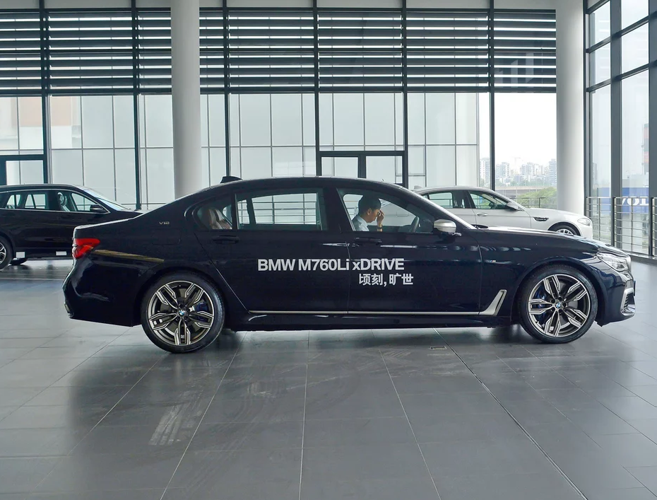 造型简朴内饰舒适的宝马7系m760li xdrive 卓越奢华版