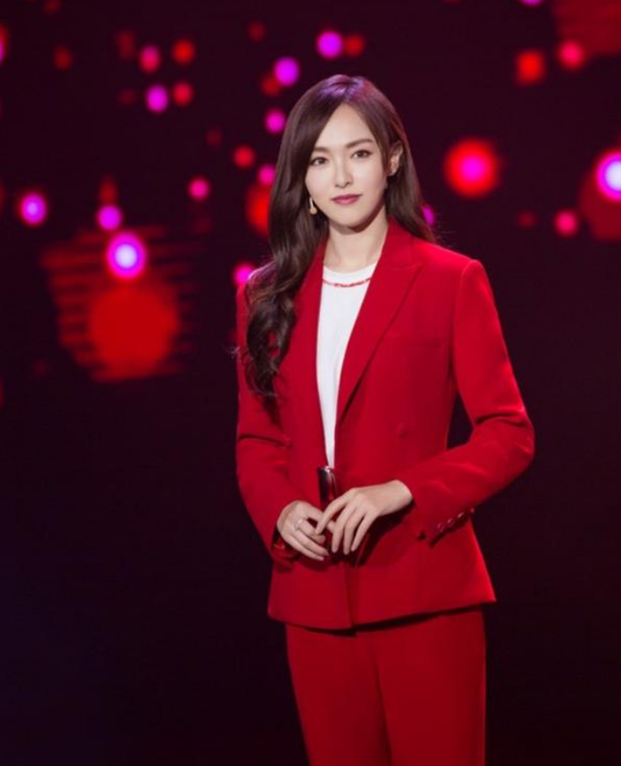 这些女星的红色西装造型让人惊艳,网友:简直帅我一脸