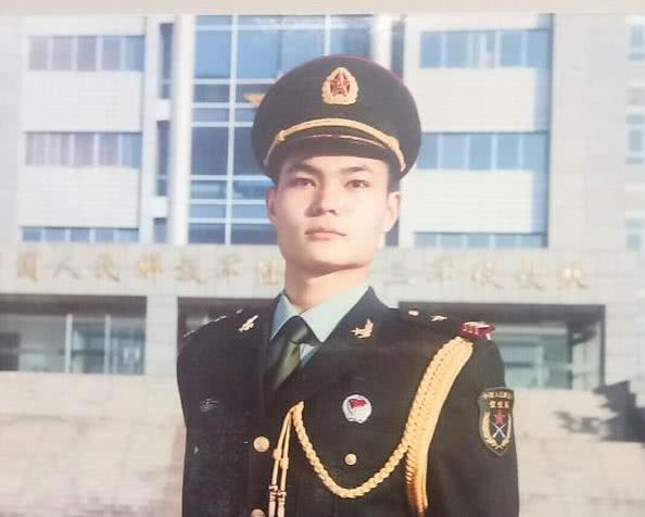 骄傲!国庆阅兵场上,国旗擎旗手涂李响是咱河南信阳老乡