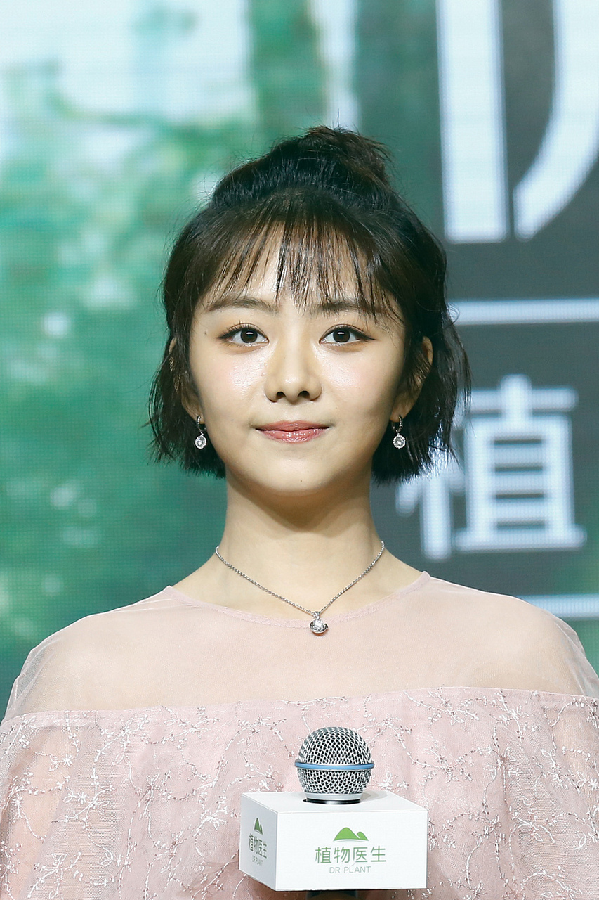 肉鼻子是鼻型的一种,主要特征是鼻尖和鼻翼的肉比较多,导致鼻子看