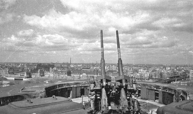 二战德国对柏林的防护有多重视?修建多座防空塔,火力凶猛!