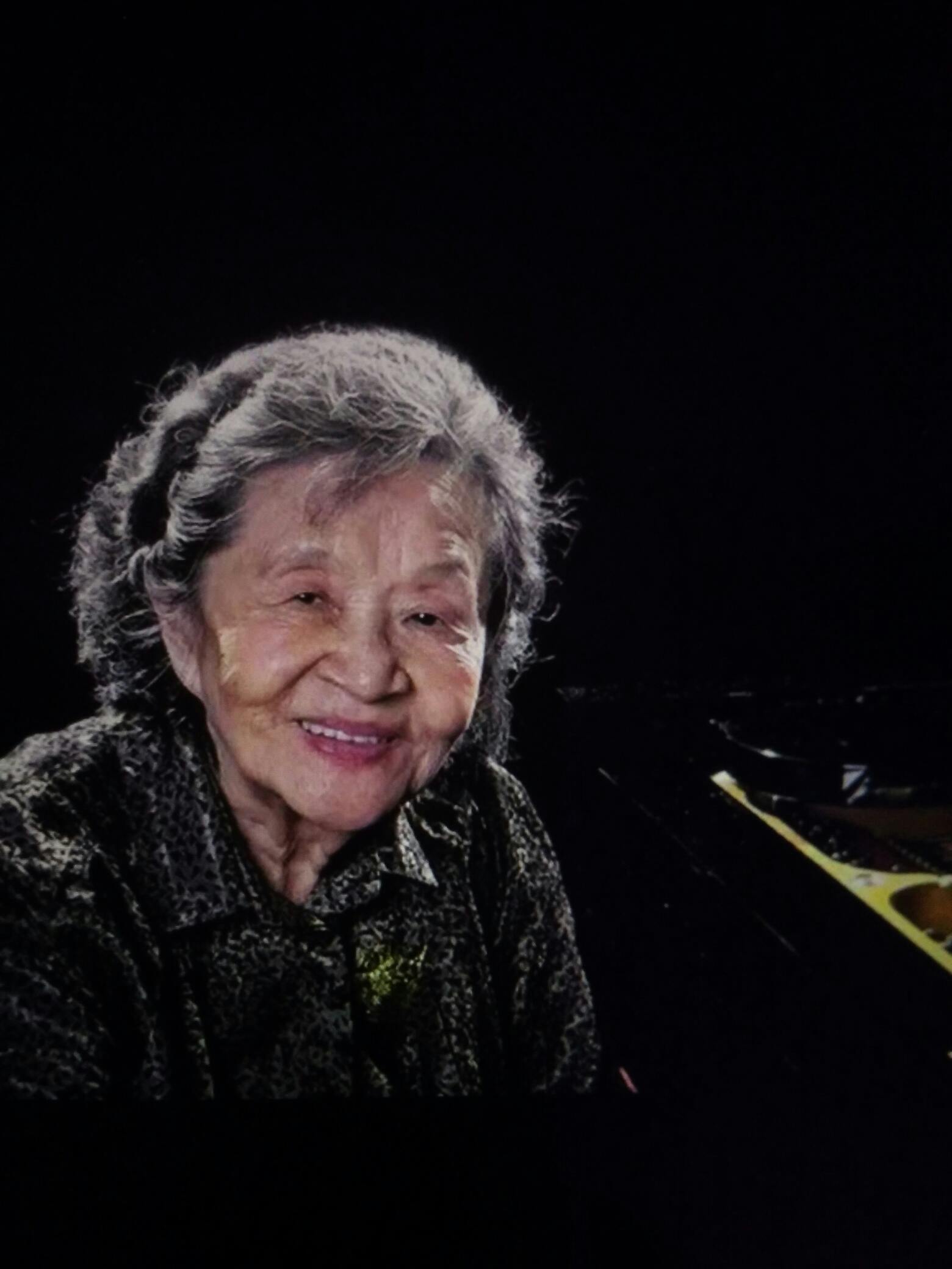 中国女钢琴家巫漪丽图片