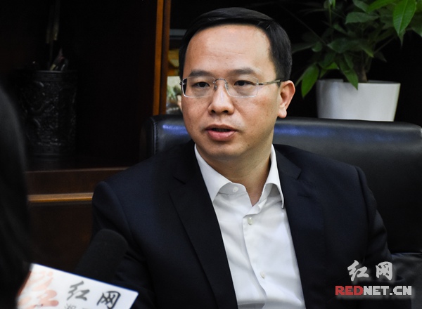 谈文胜观看十三届全国人大一次会议开幕后谈感受:满怀期待 坚定信心