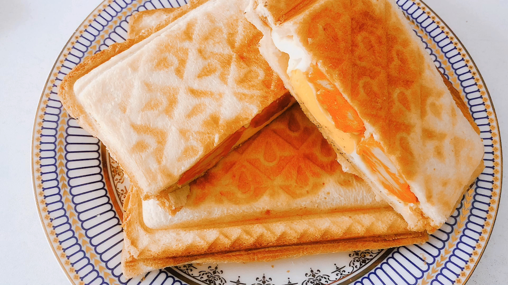 第一次用这个早餐机做三明治