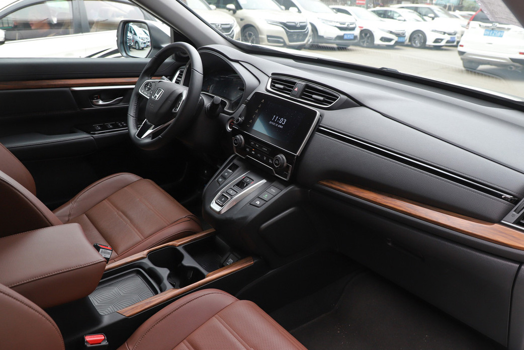 本田crv前脸富有力量感,尾灯很有设计感,搭载1.5t涡轮增压