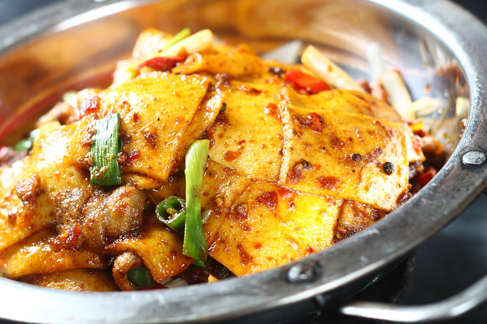 尝过的人间宝藏# 【干锅鱼豆腐】鱼豆腐嫩滑,经过红烧以后,口感会