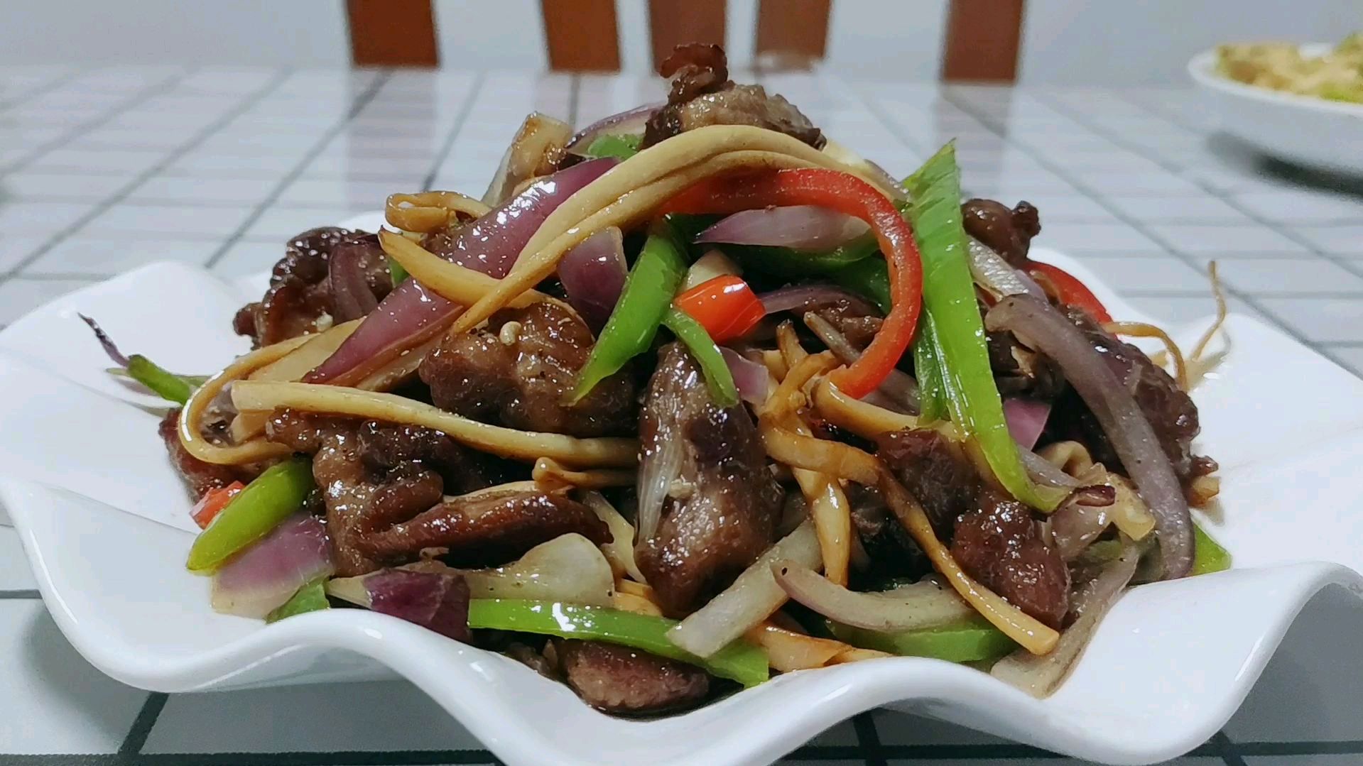 杏鲍菇炒鸭胸肉最好吃的做法,炒出来肉很嫩,营养丰富孩子超喜欢