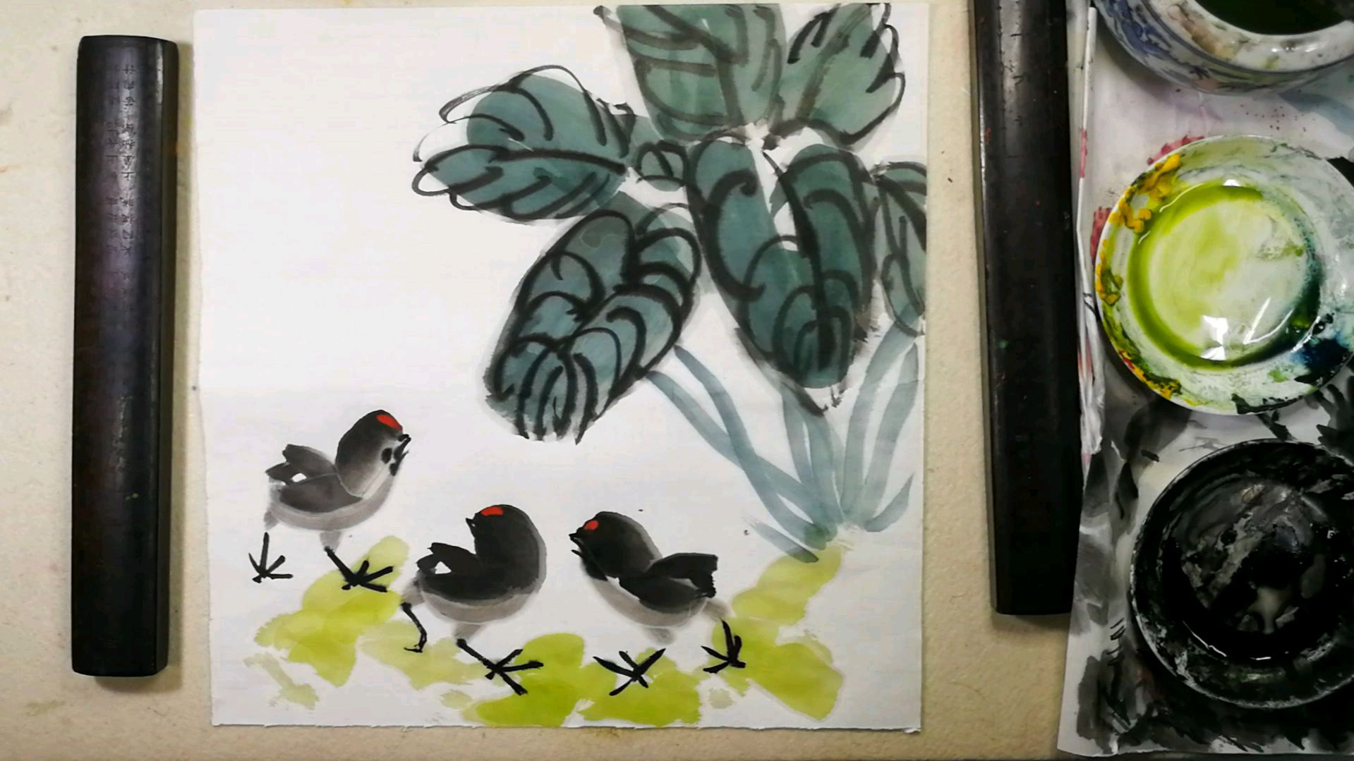 国画基础教程动物篇。小鸡大叶创作画