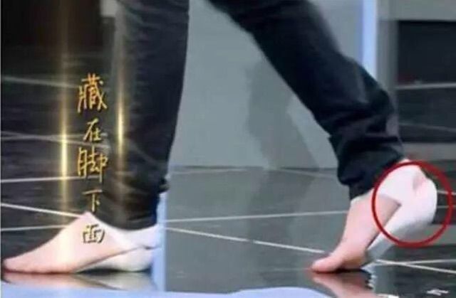为了增高明星也是拼了!鹿晗合照踮脚,撒贝宁增高鞋垫厚过高跟鞋