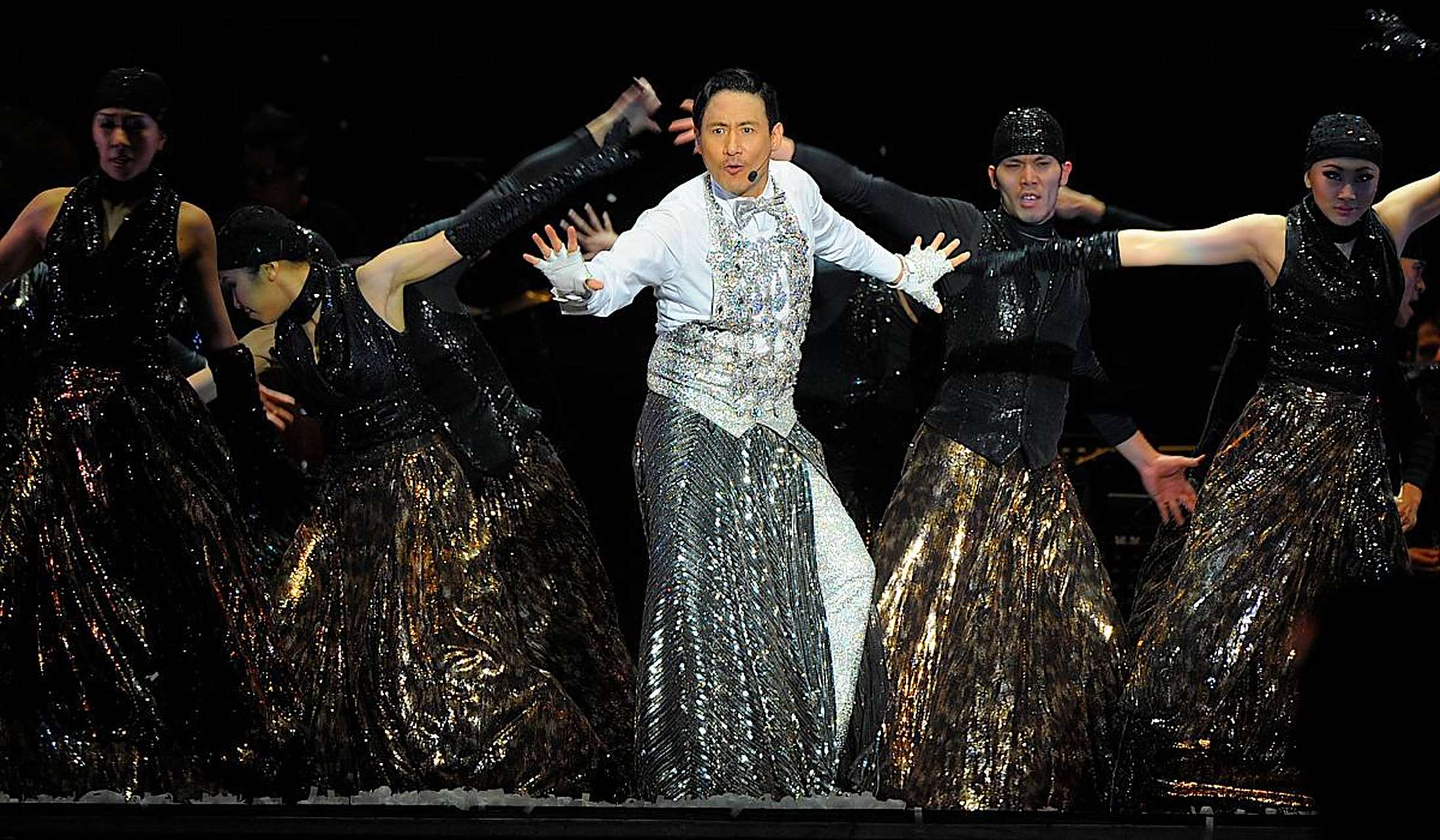 【张学友演唱会上突然头晕跌倒 原因是耳水不平衡】#张学友演唱会因耳