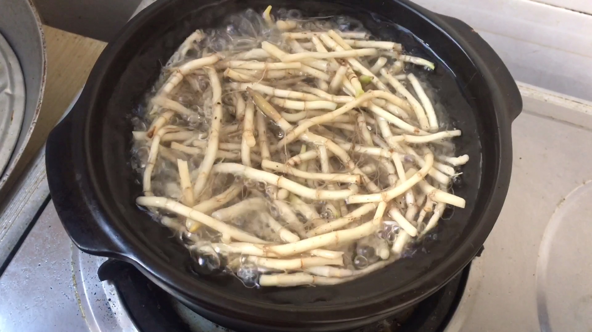 鱼腥草的广东做法,砂锅甜汤,营养高,生吃一次忘不了