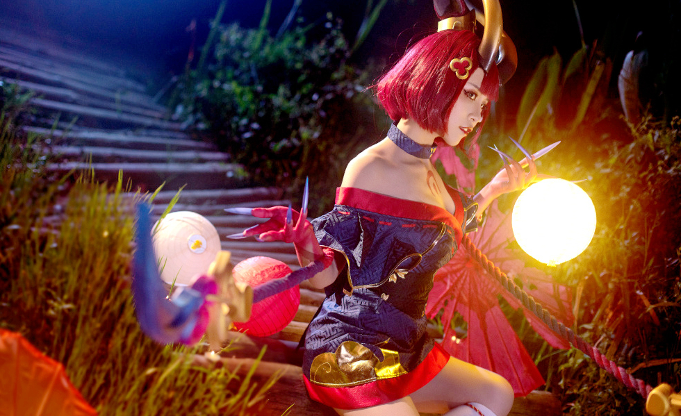 腥红之月伊芙琳cos:嗯,我讨厌那些不能坚持的人