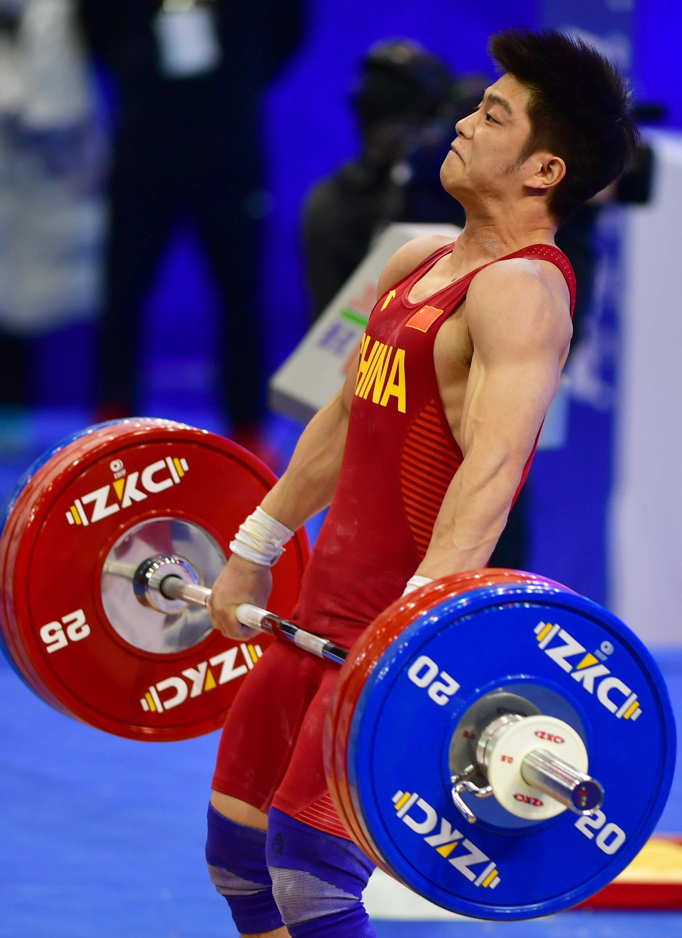 举重——世界杯赛:黄闽豪男子67公斤级抓举夺冠(3)