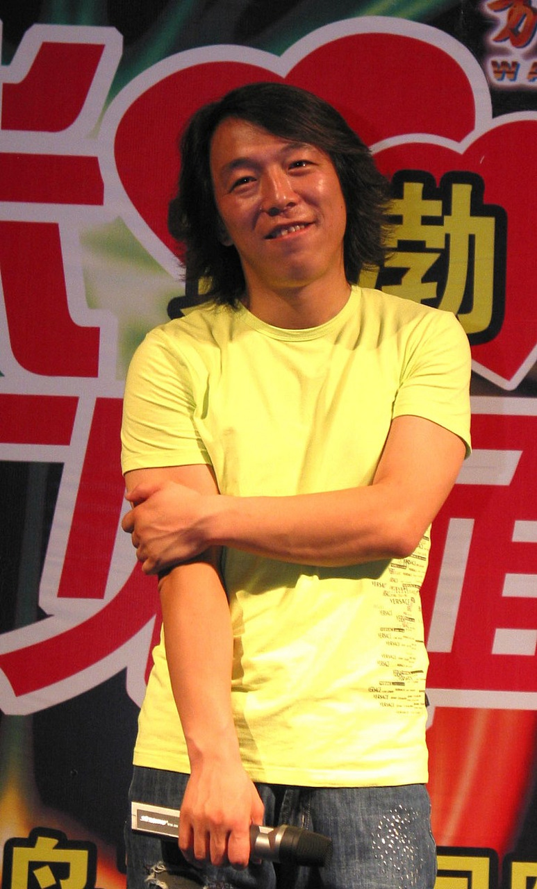 年轻的黄渤长的确实不好看,但是他的演技还是很厉害的.