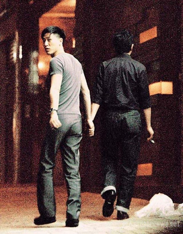 他是哥哥"挚爱",59岁依旧帅气一直未婚,两鬓白发叫人心疼!