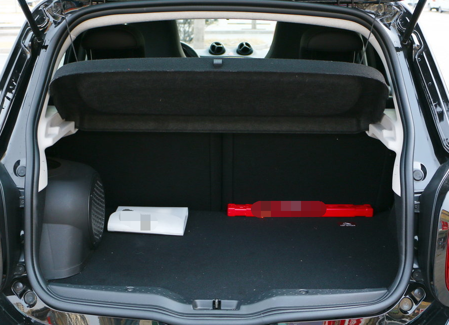 后备箱空的设计我非常满意,整体空间利用率比较高,直观的感觉上也是