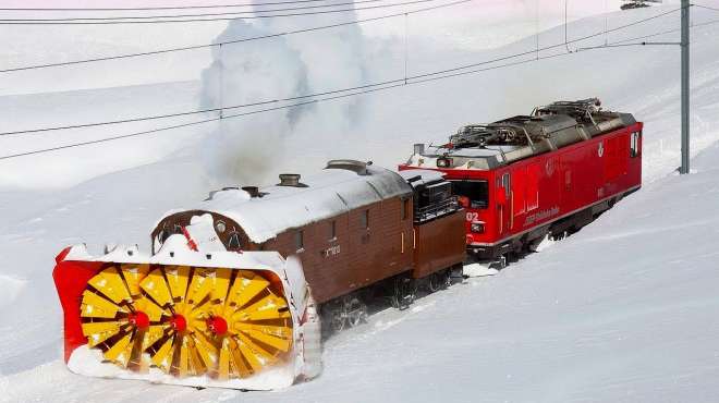 [图]面对道路积雪，火车要怎么行驶，难道真的是用“脸”开道吗