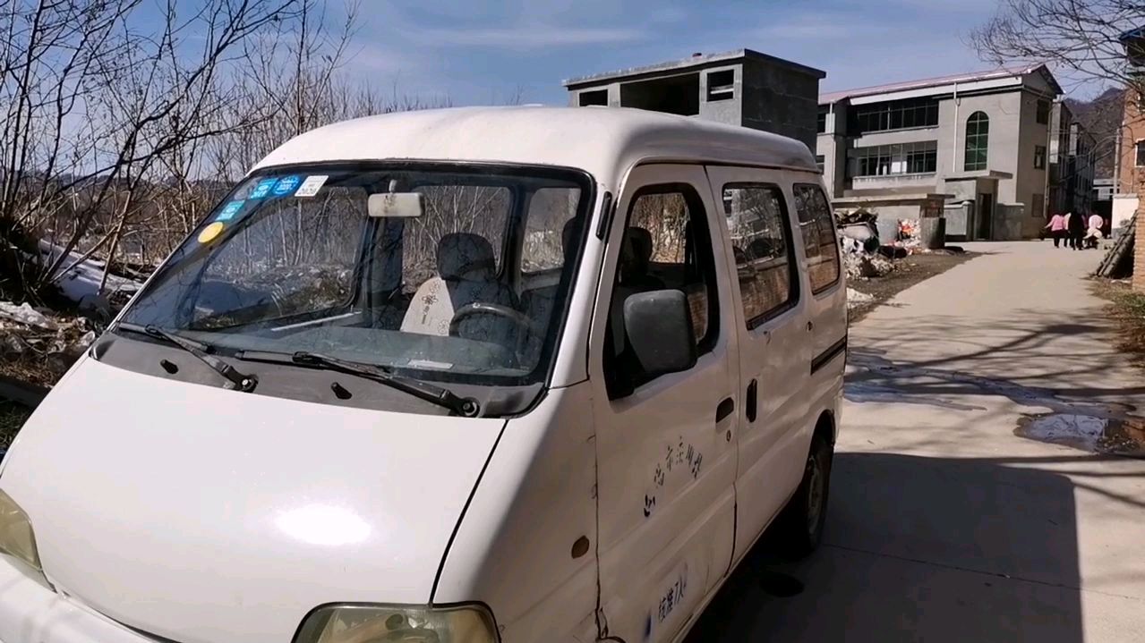 农村小伙花3000块钱,买了一辆05年的长安面包车,大家感觉值不值