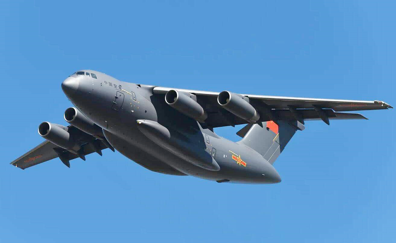 刚接受14亿国人检阅,歼20直20又秀大象漫步,网友呼唤另一机登场