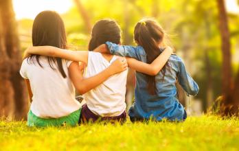 一人忌单,两人为伴,三人的友情最难办