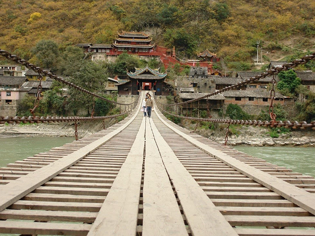 清朝没有大机械,那么泸定桥是如何建造的?古人的智慧